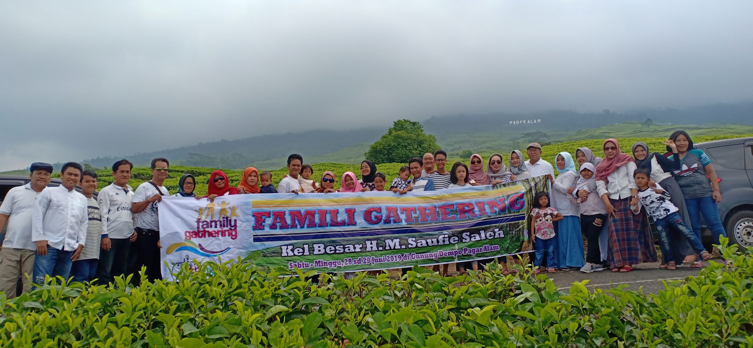 Jalin Silaturahmi Keluarga Besar H M Saufi E Saleh Lakukan Family Gathering Ke Gunung Dempo Pagar Alam Media Online